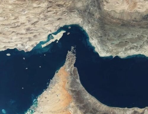 Το Ιράν Αναγκάζει σε Υποταγή το Πολεμικό Ναυτικό των ΗΠΑ κατά την Αντιπαράθεση στα Στενά του Ορμούζ