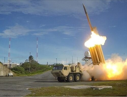 Ποιος Άλλος, Εκτός από τον Πιτ Χέγκσεθ, Προσπαθεί να Χρησιμοποιήσει τον Πόλεμο στο Ιράν για να Πλουτίσει;